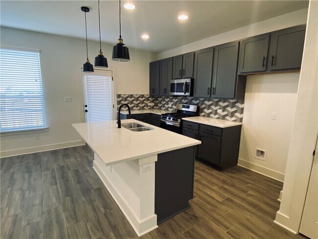 5160 N A.W. Grimes Blvd Unit 121