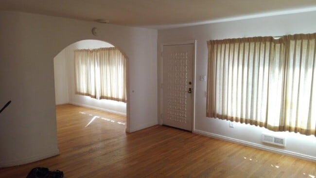 Photo - 4204 Charles St