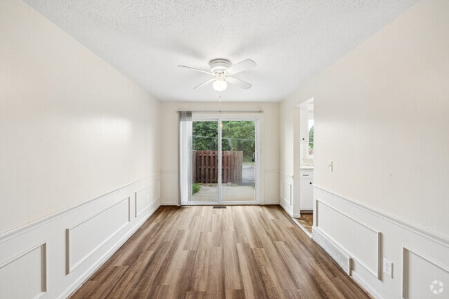 2BR, 1.5BA - 1,040SF - Dining Room - Sundridge Apartments