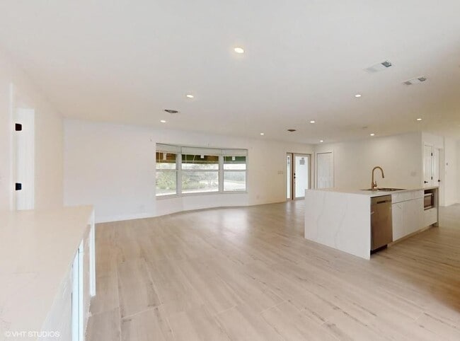Photo - 4761 NE 28th Ave