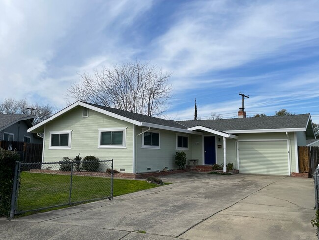 Photo - Beautifully Refreshed 3bd/1 ba Home in Cit...