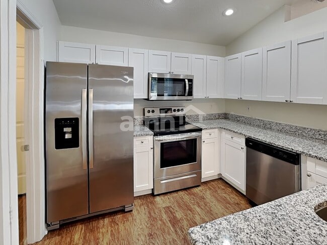 Photo - 312 116th St E