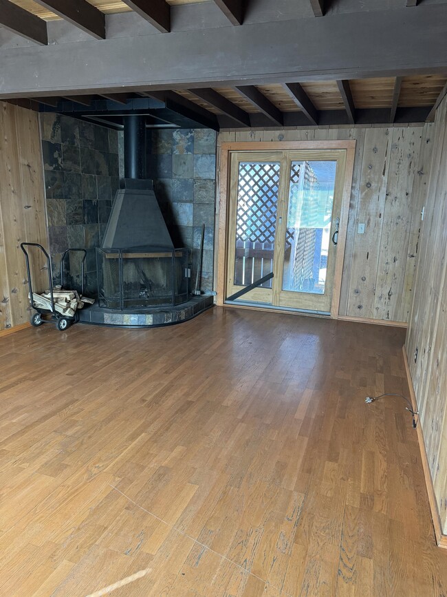 Photo - 829 Julie Ln