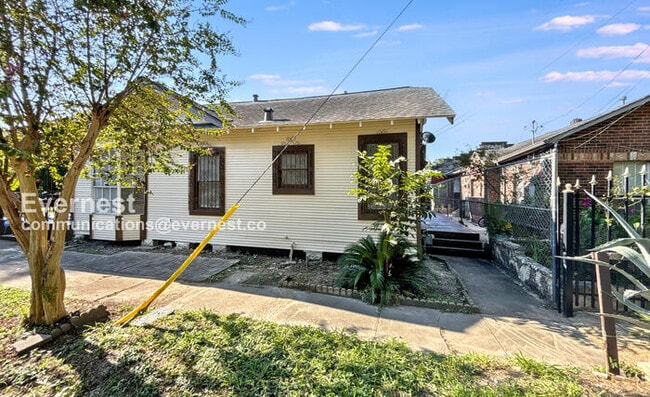 Photo - 1302 Ryon St