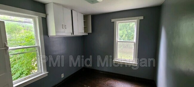 Photo - Property Available now for section 8 and n...