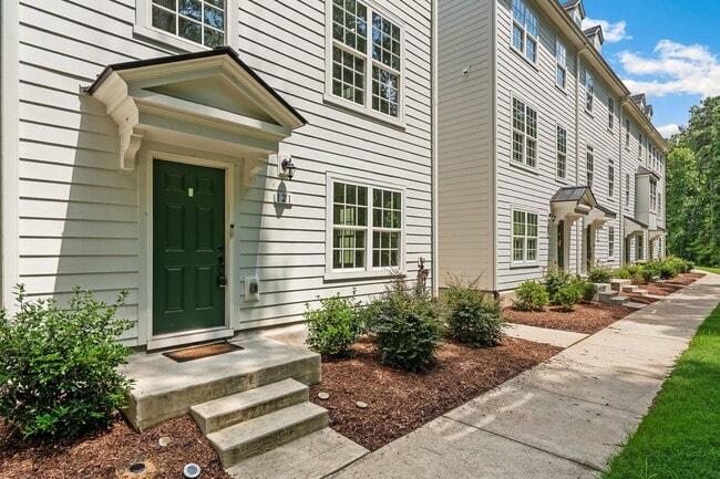 Building Photo - Modern 3 Story 3 Bedroom, 2.5 Bathroom Townhome in South Durham!