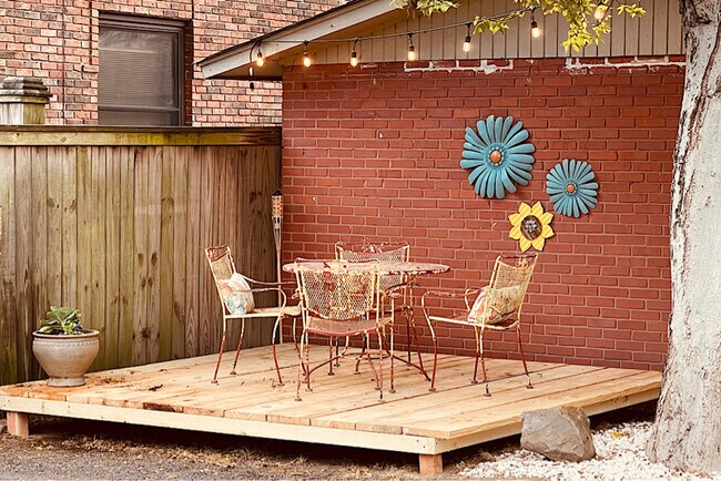 Photo - 621 W Daisy L Gatson Bates Dr Unit B