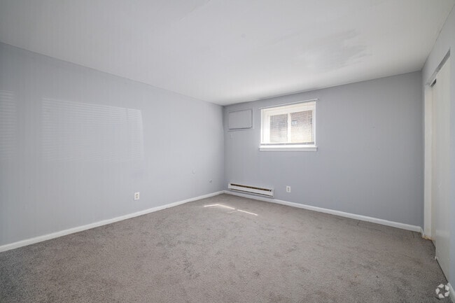 1BR, 1BA - 695SF - Primary Bedroom