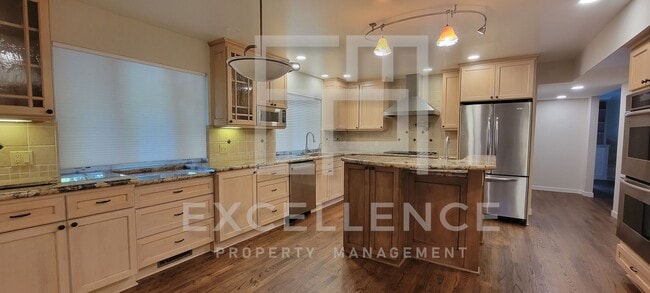 Photo - Spacious 5/3 Home With Fully Updated Kitchen, Over 2500SF of Space, Pets Negotiable