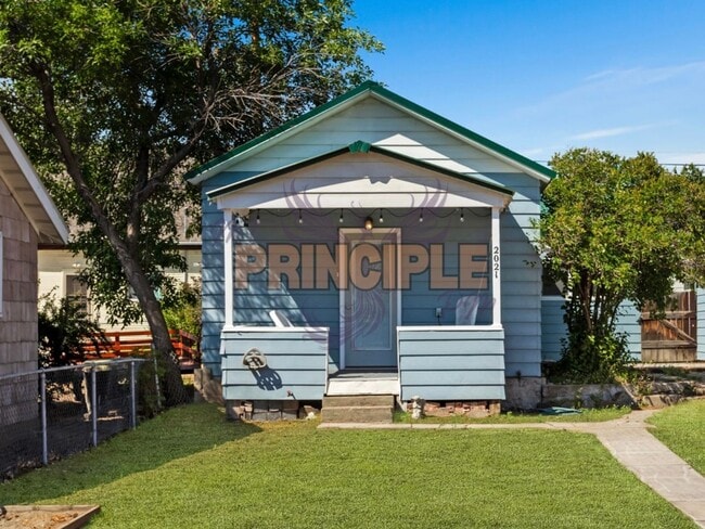 Photo - Charming Bungalow Downtown