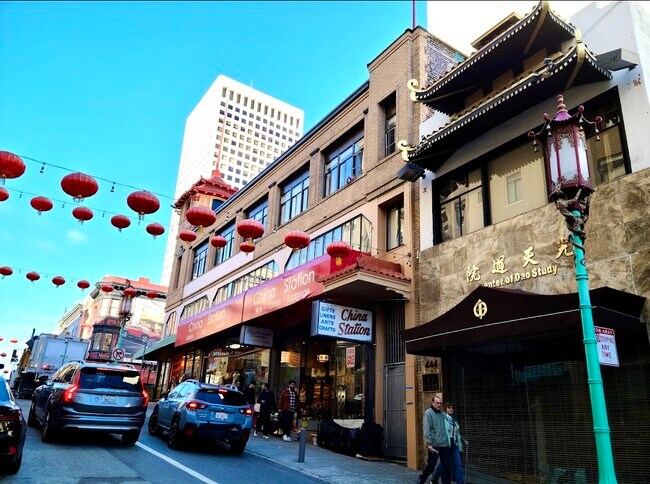 Grant Avenue side of 567 Pine - 567 Pine Apartments