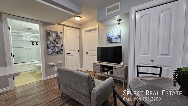 Photo - 5741 Shawnigan Dr Unit B