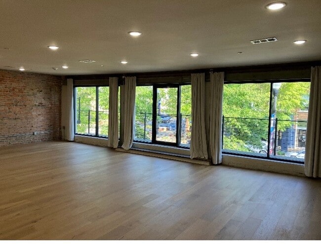 213 W Main St