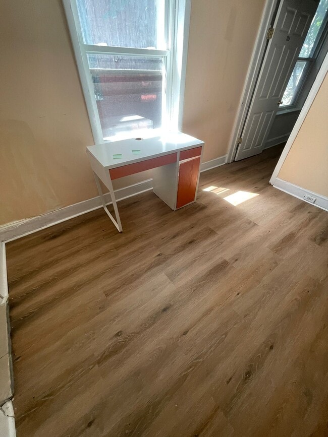 Photo - 3215 Summer St