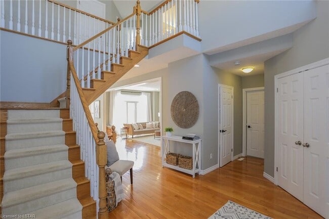 Photo - Stunning Masonville Executive Home * 4 Bdrm * 3.5 Bath * FENCED YARD *