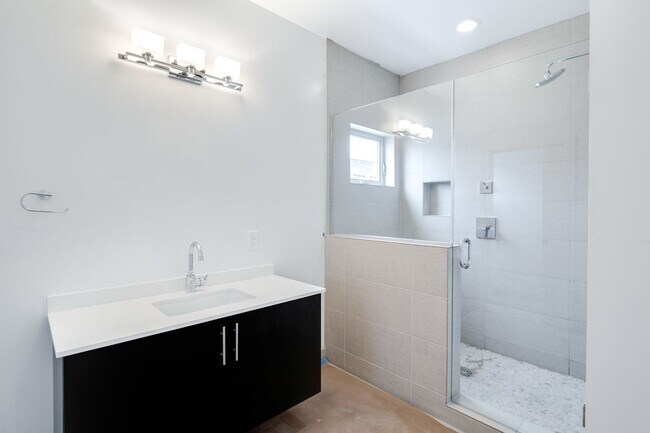 Photo - Spacious 3 Bedroom Home in Fishtown