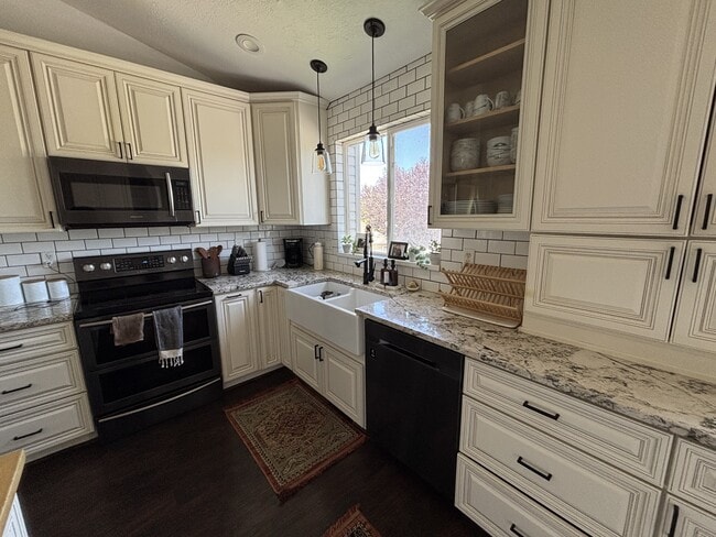 Photo - 322 Stamford Dr