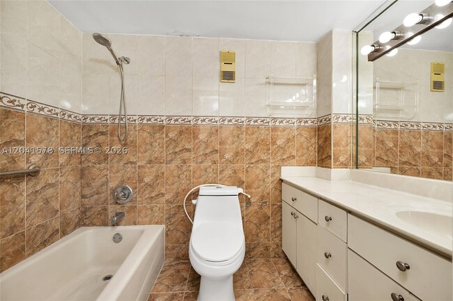 5050 NW 7th St Unit 202