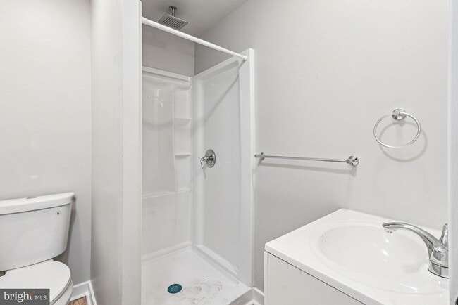 Photo - 2553 E Somerset St