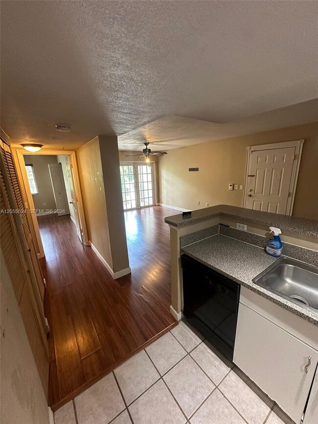 Photo - 5035 Wiles Rd Unit 203