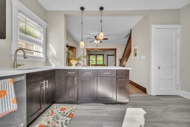 Photo - 1457 W 114th St