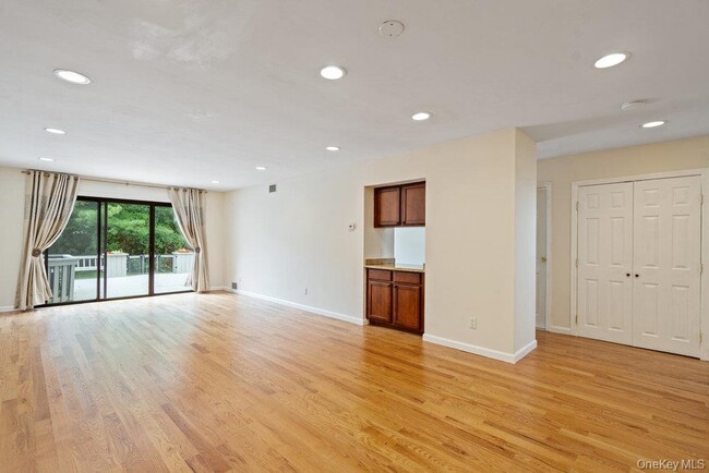 Photo - 90 Foxwood Dr