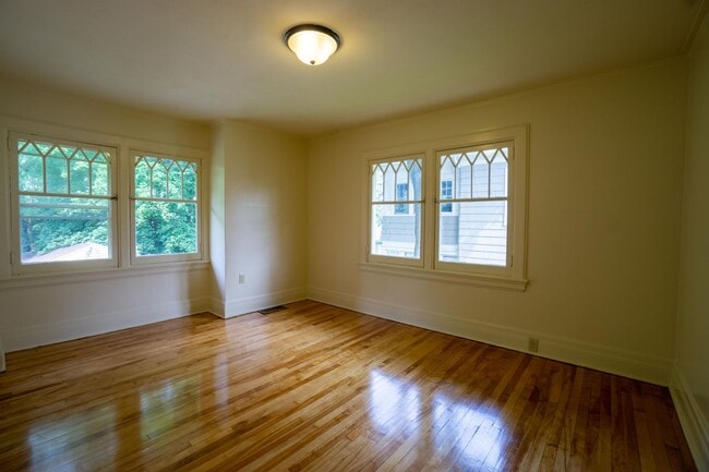 Photo - 464 Allen St