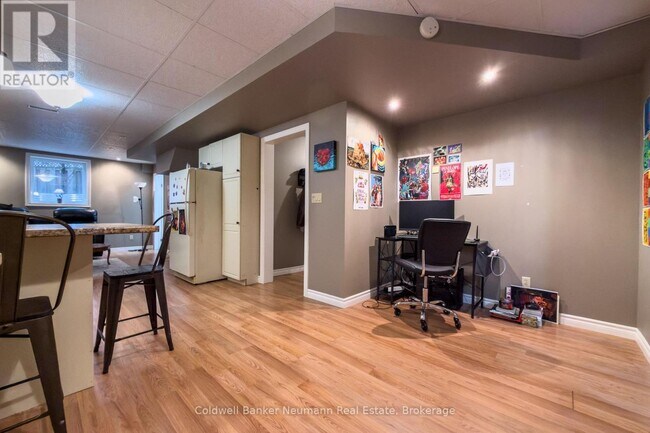 Photo - 19 Peachtree Crescent