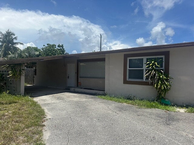 Building Photo - 3 Bedroom / 1 Bath Rental