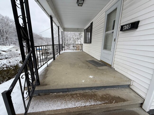 Photo - 608 Cooper Ave