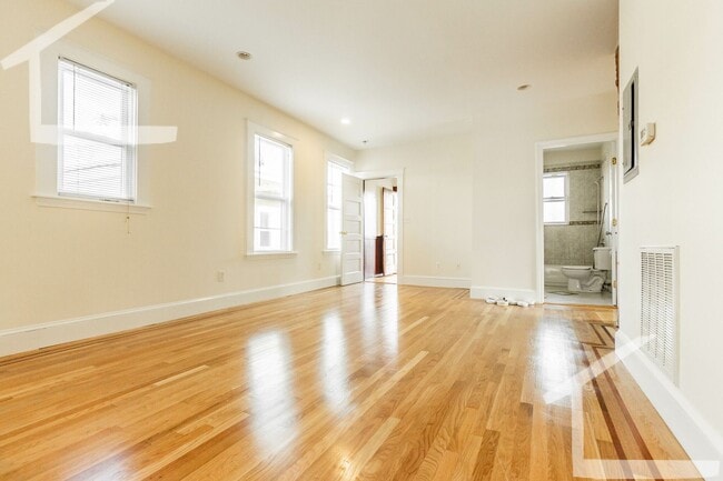 Photo - No Brokers Fee, Pets Friendly, Eat-in Kitchen, Big Bedrooms, Laundry on a Site