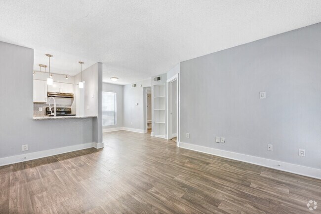 1BR, 1BA - 580SF - Living Room/Dining - The Vail