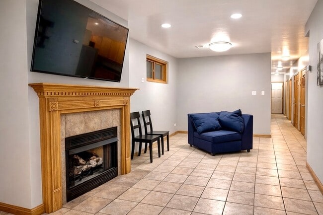 5848 S Prairie Ave Unit G