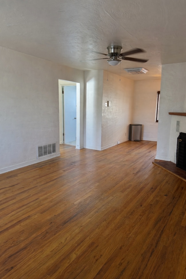 Photo - 2113 Madeira Dr NE