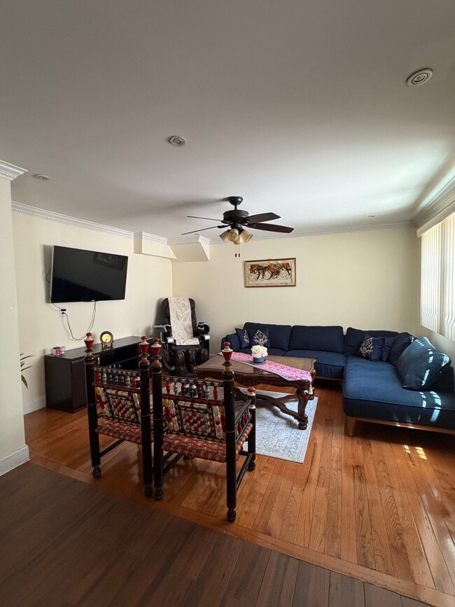 Building Photo - 356 Elvin St Unit 1