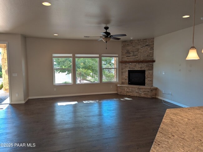 Photo - 3057 Trail Walk