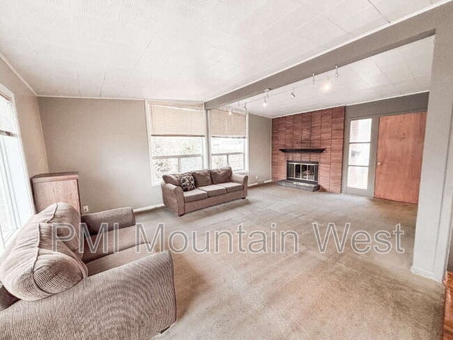 Photo - 481 E 2875 N