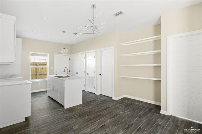 Photo - 13 Notre Dame Ave Unidad 4