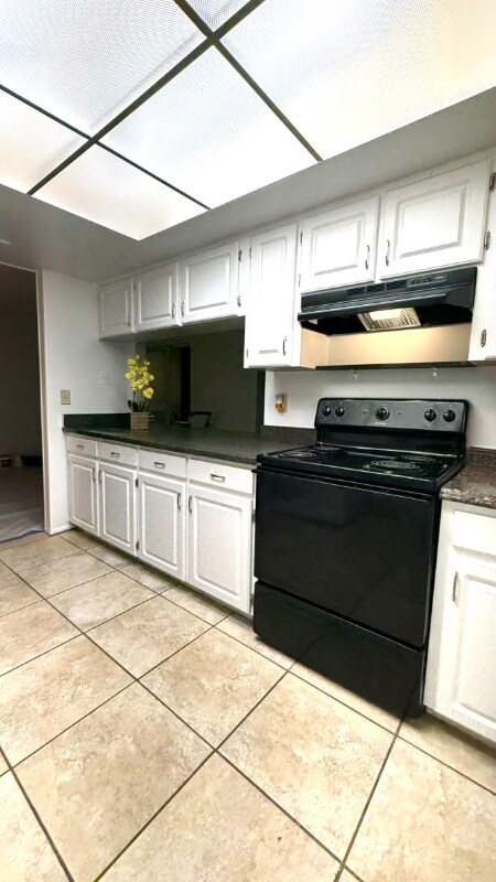 Photo - 411 Banana Unit B