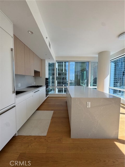 Photo - 877 Francisco St