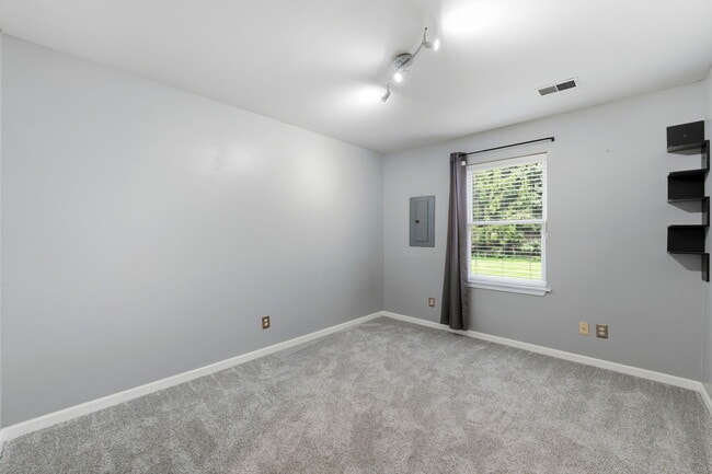 Photo - 1499 Stonefield Dr