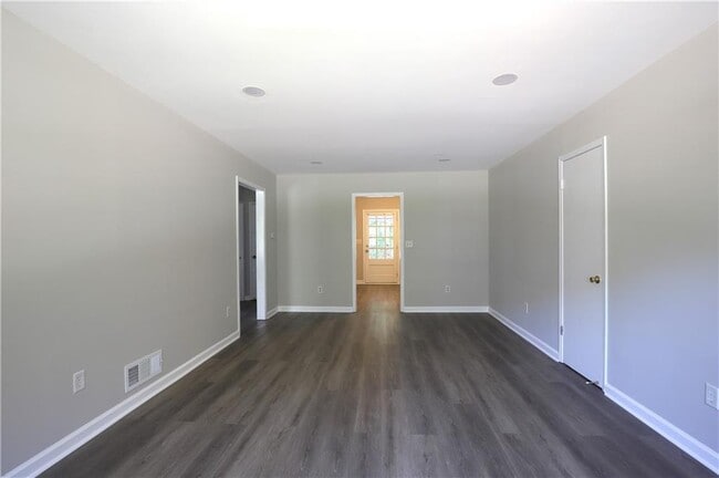 Photo - 4732 Valley Dale Dr SW