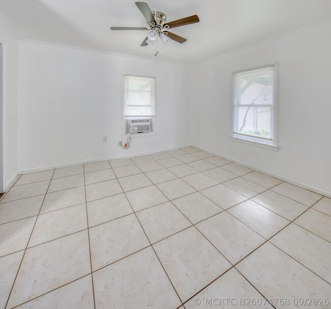 Photo - 531 N B St