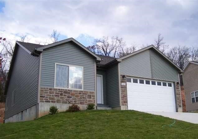 Building Photo - 3 bed 2 bath home with Fenced in backyard!