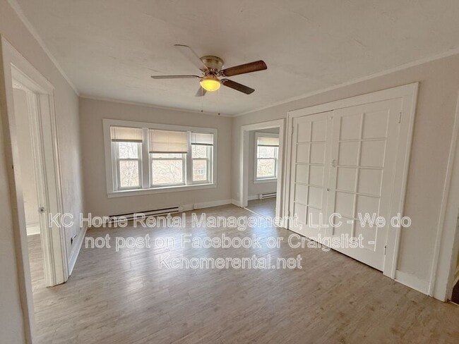 Photo - 305 Gladstone Blvd