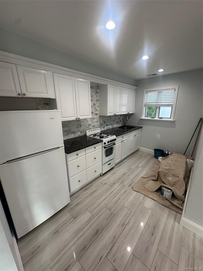 Building Photo - 159-24 80th St