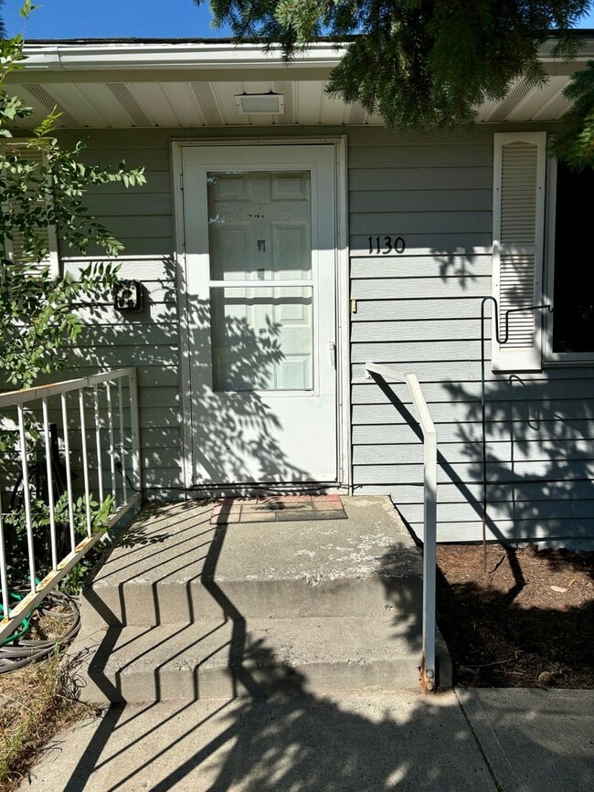 Photo - Pet friendly 3 bed, 2 bath Duplex - next to park, quiet neighborhood!