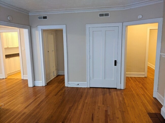 Photo - 925 Forest Ave