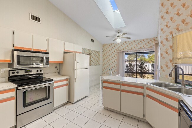 Photo - 19484 Midway Blvd