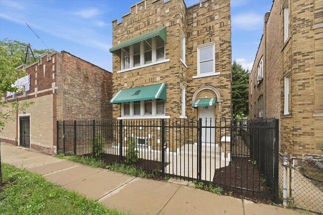 Building Photo - 7152 S Racine Ave Unit 2